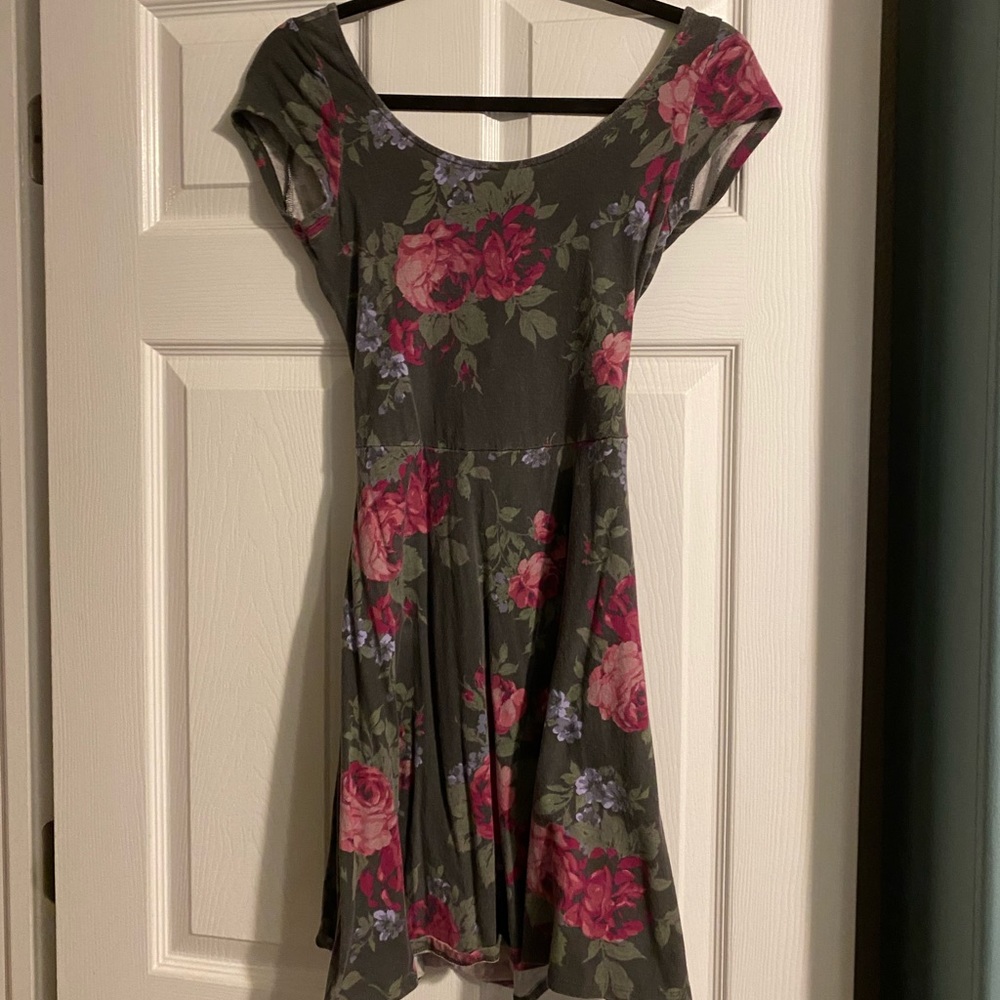 Dress - Picture 5 of 5